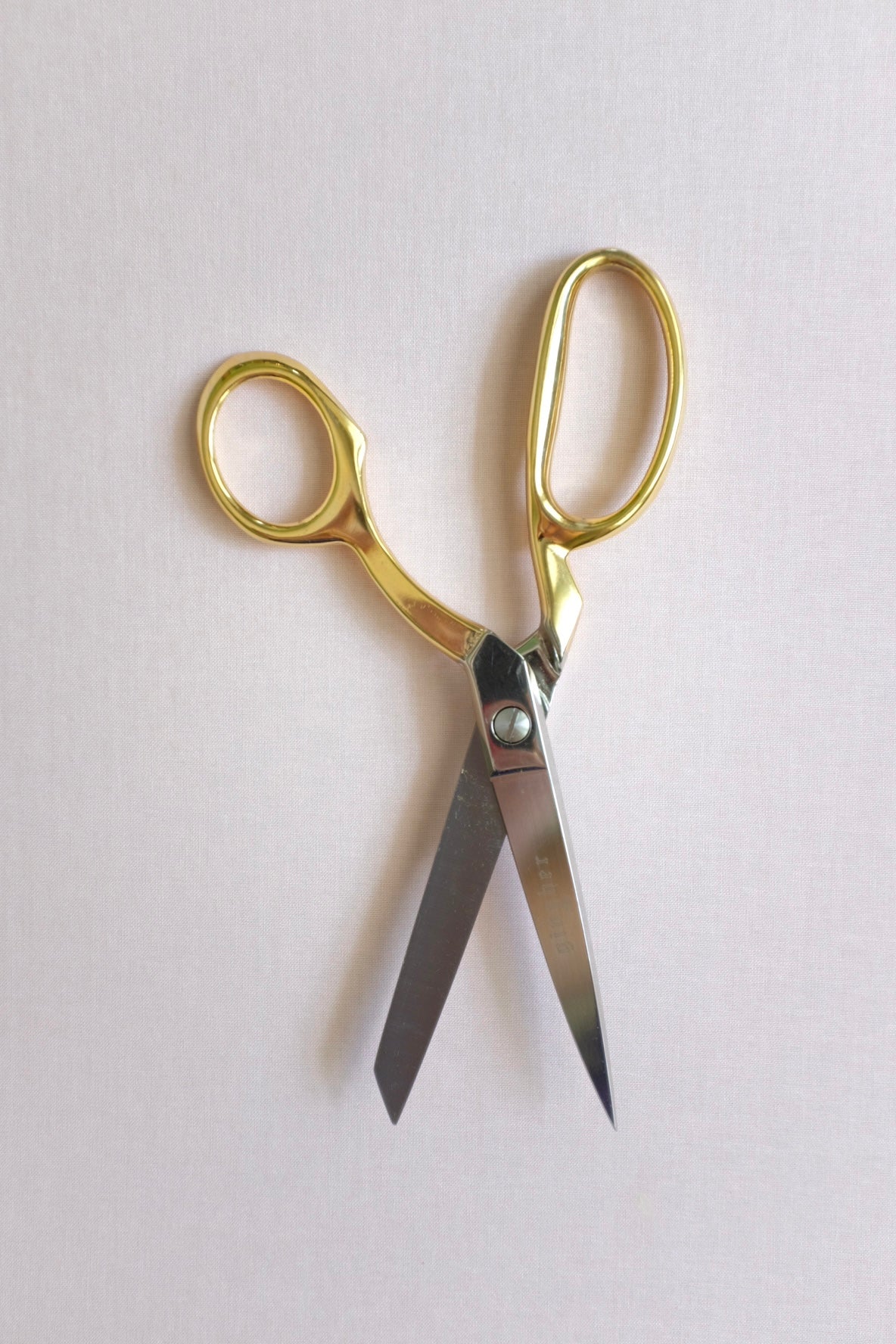 Gingher Gold Handled Knife Edge Shears– Le Point Studio